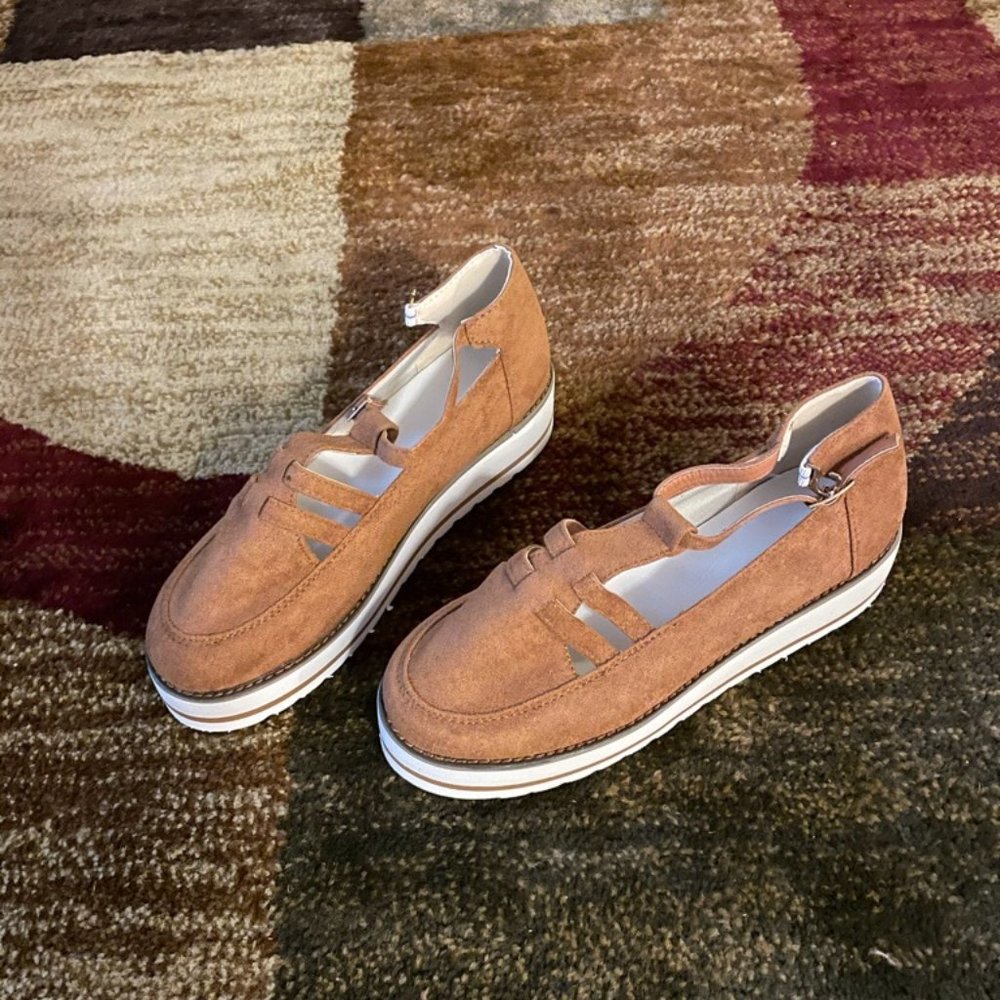 Fashion Concept shoe, size 7, light brown color